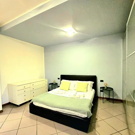 Russomanno 6 Apartment